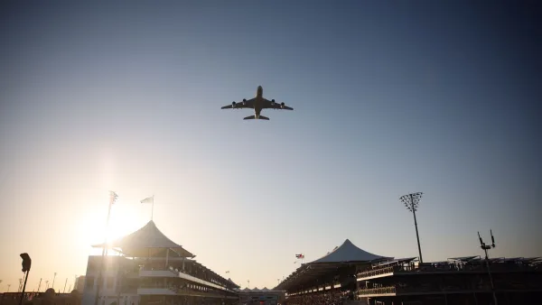 طائرة إيرباص A380 التابعة للاتحاد للطيران نجمة سباق جائزة الاتحاد للطيران الكبرى للفورمولا 1® في أبوظبي   