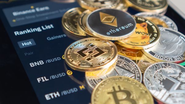 Bitcoin surpasses $106,000 for the first time