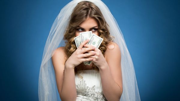 6 فساتين زفاف اقتصادية ولن تكسر الميزانية 6 فساتين زفاف اقتصادية ولن تكسر الميزانية