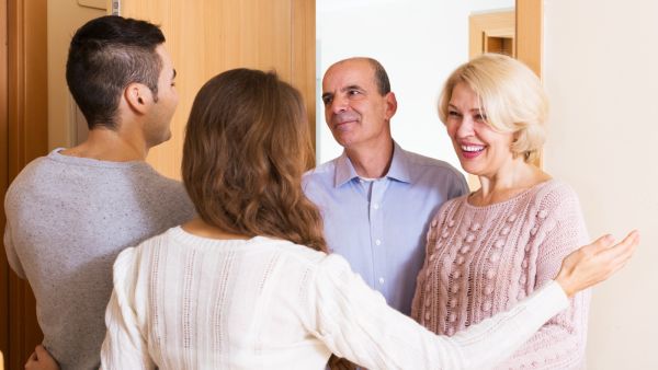 إتيكيت استقبال أهل العريس لأول مرة إتيكيت استقبال أهل العريس لأول مرة