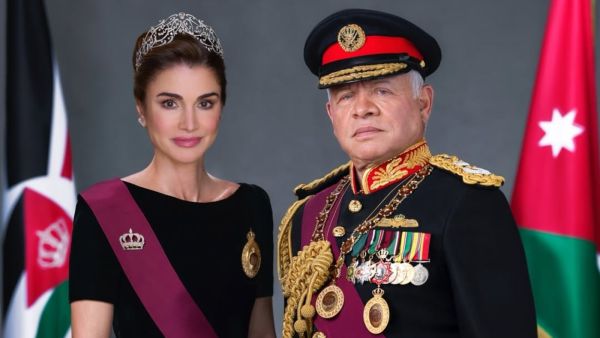 صورة عفوية من الملكة رانيا للملك عبدالله الثاني في عيد ميلاده صورة عفوية من الملكة رانيا للملك عبدالله الثاني في عيد ميلاده