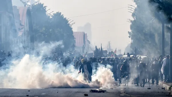 Pakistan cracks down on protests as thousands demand Imran Khan’s release