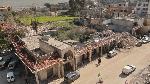 Israel strikes south Lebanon and seeks delay in military withdrawal