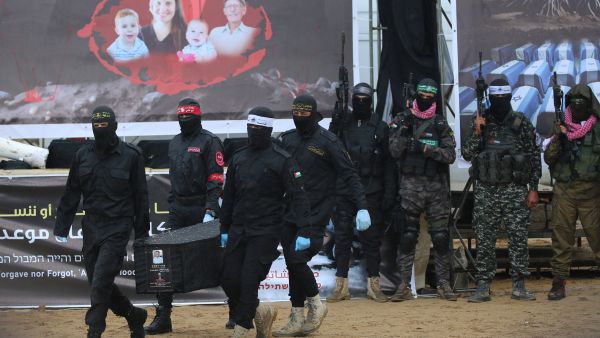 Hamas acknowledges possible Mix-up in body identification amid Israeli accusations / Hamas captive exchange Netanyahu threats to Hamas Israeli prisoner release Gaza-Israel conflict update Shiri Bibas body mix-up Hamas agreement violation IDF forensic report Israel-Hamas mediation