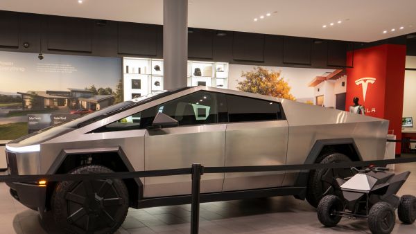 Musk and NASA plan to send Cybertrucks to Mars