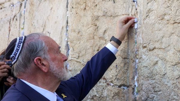 US ambassador prays at Western Wall with message penned by President Trump