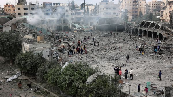 Israel widens Gaza offensive: Shujaiya under siege as thousands flee 