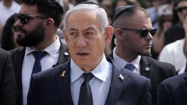 Netanyahu "Manipulates the world" with sudden withdrawal