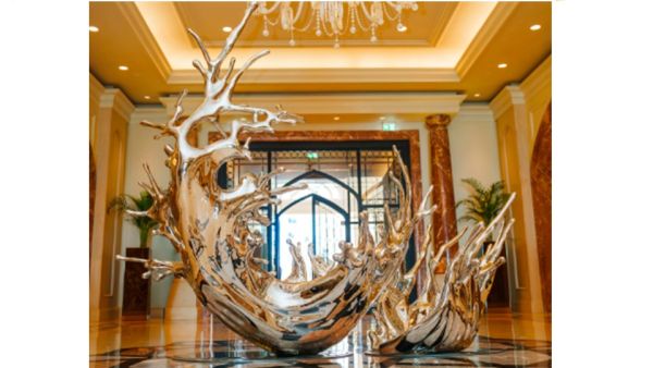 Sculpting a Story of Time: Four Seasons Hotel Doha Collaborated with Artist Dan Pearce to Create Signature Piece for 20-Year Milestone