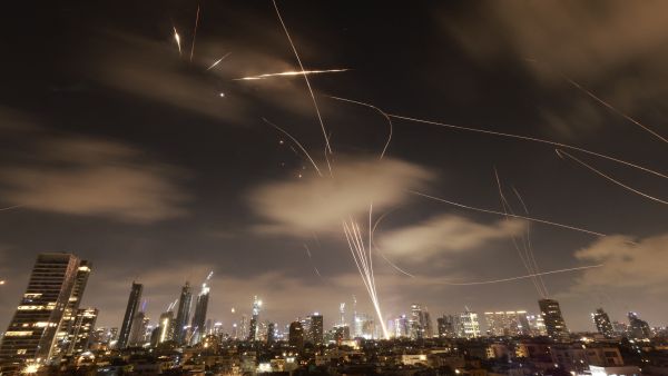 Explosions rock Jerusalem as Iran fires new missile barrage 