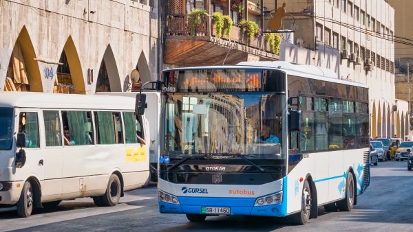 مشروع حكومي جديد ينظم النقل بين المحافظات وعمان: مواعيد ثابتة وخدمة مدعومة بدون زيادة بالتعرفة