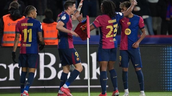 أزمة الرواتب في برشلونة تُهدد ببقاء ليفاندوفسكي