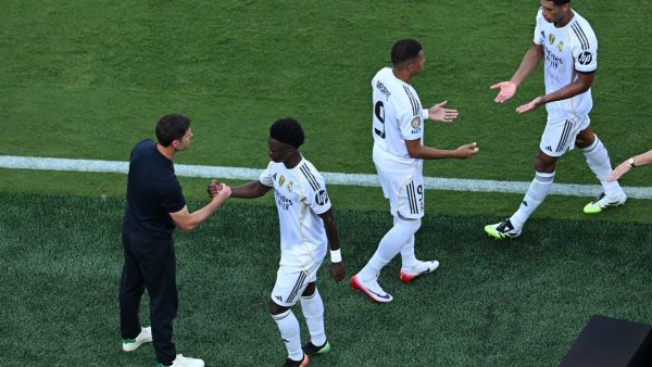 نجم ريال مدريد معزول عن الفريق تمهيداً لرحيل وشيك