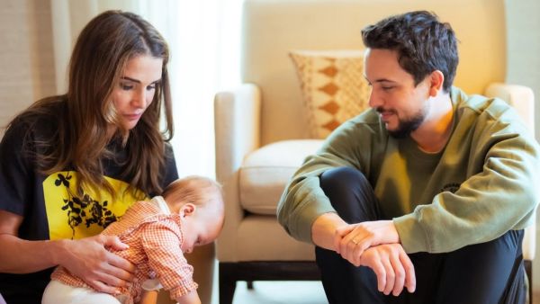 ولي العهد الأردني يحتفل بعيد ميلاد والدته الملكة رانيا الـ55