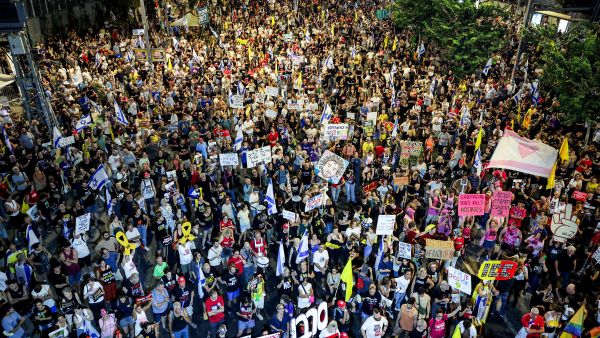 Protests sweep Israel as families demand prisoner deal 