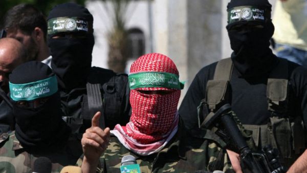 Abu Obaida, the spokesperson for the Al-Qassam Brigades, the armed wing of Hamas, during a news conference in Gaza City on September 30, 2009.  (Photo by MAHMUD HAMS / AFP) Abu Obaida, Al-Qassam Brigades