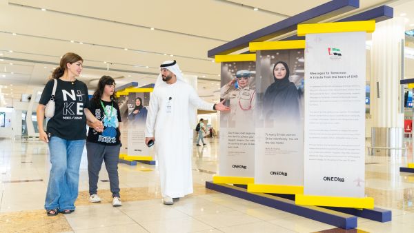 مطارات دبي تضيء على إنجازات المرأة الإماراتية في قطاع الطيران بمعرض "رسائل إلى الغد"