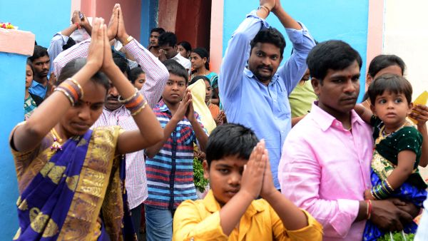 India’s "Visa Temples" draw crowds seeking US entry permits