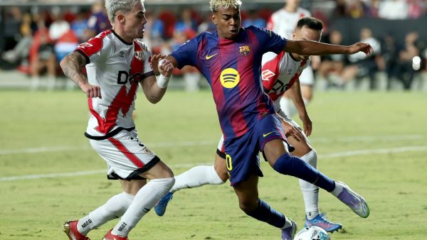 فليك يطالب بالتحسن بعد تعادل برشلونة مع رايو فاييكانو