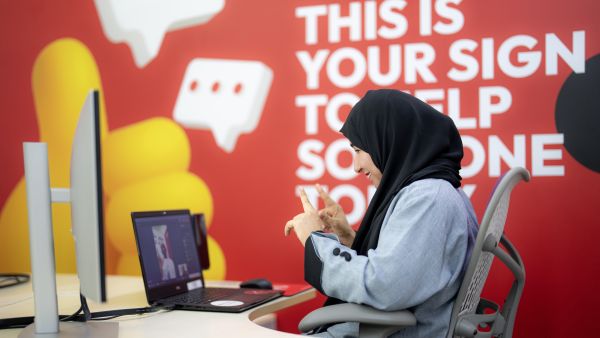 Ooredoo Enhances Sign Language Customer Service to Mark International Day of Sign Language