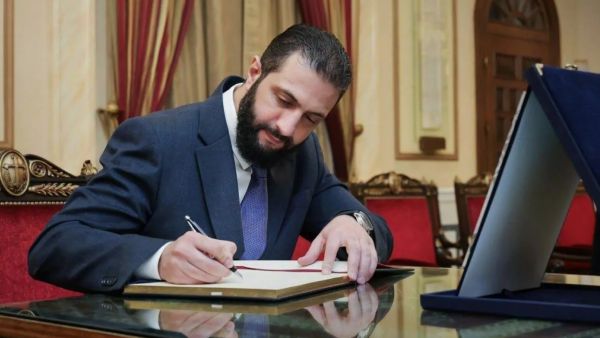 الرئيس السوري أحمد الشرع -(سانا) الرئيس السوري أحمد الشرع