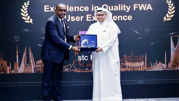 stc receives the “Excellence in Quality FWA User Experience” award during SAMENA’s 5th ELITE FWA Club Meeting at GITEX2025