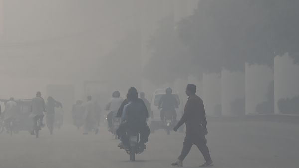 Commuters drive along a road amid dense smog in Lahore on October 29, 2025. AFP Border blast kills five Pakistani soldiers, peace talks with Taliban collapse