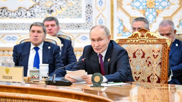 Putin urges diplomacy to resolve Iran nuclear dispute