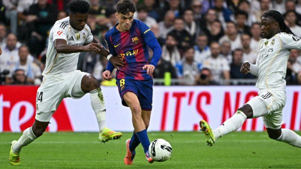 بيدري خارج حسابات فليك.. إصابة تبعد نجم برشلونة شهرًا كاملًا