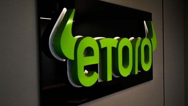 Controlling Emotions Is the Secret to Successful Investing in the UAE: eToro Survey Reveals