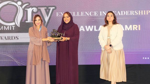 خولة العامرية تفوز بجائزة HerStory للتميّز في القيادة