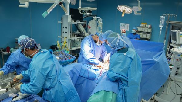 التقنية الأولى من نوعها في دولة الإمارات ودول مجلس التعاون الخليجي جراحون في دولة الإمارات يزرعون مضخة لتوصيل العلاج الكيميائي مباشرة لعلاج أورام الكبد الغير قابلة للجراحة