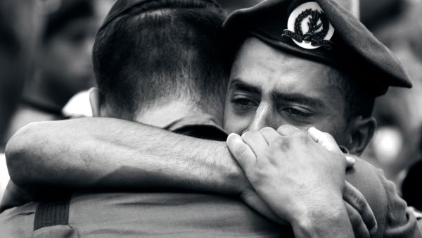 لا تفوت: مشاهد لانتشال رفات الجنود من قلب الأنفاق لا تفوت: مشاهد لانتشال رفات الجنود من قلب الأنفاق