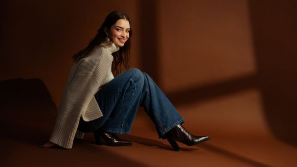 أفكار ممتعة وعصرية لارتداء الجينز هذا الشتاء 2026