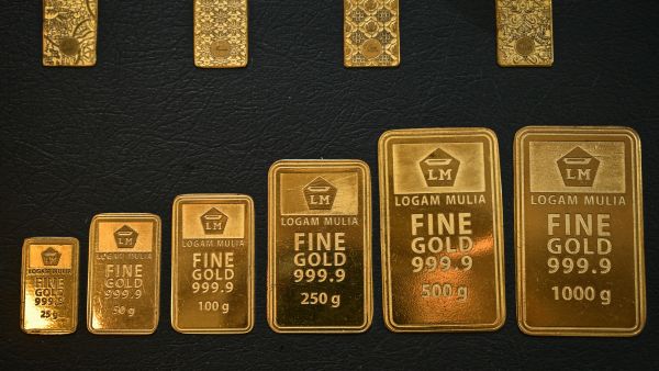 Gold jumps 2% to two-week high as weak U.S. data fuels Fed rate cut bets