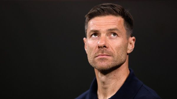 ريال مدريد يجدد ثقته في تشابي ألونسو رغم تراجع الأداء