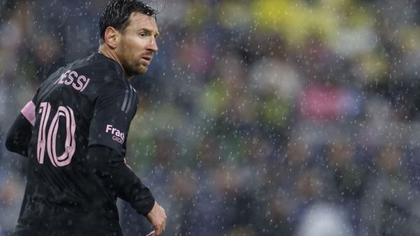 رسالة ميسي تثير مشاعر جماهير برشلونة