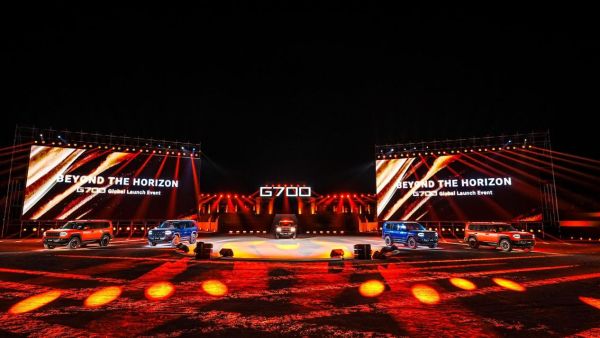 جاتور ج 700 تقوم بظهور عالمي لأول مرة في دبي لإعادة تعريف معايير سيارات الدفع الرباعي الفاخرة.