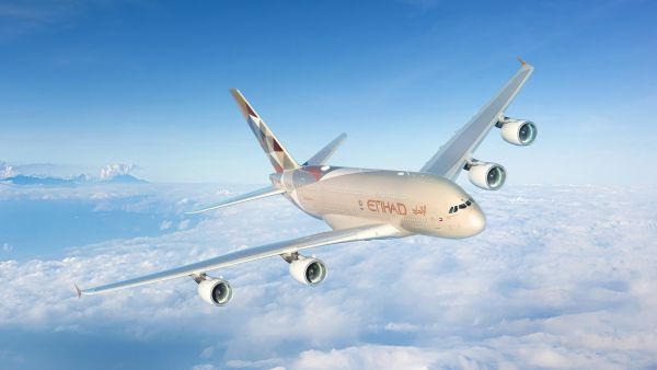 طائرة الاتحاد للطيران A380 تستعد للتحليق في أرض الشمس المشرقة