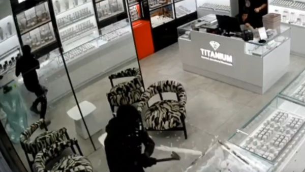 إحباط محاولة سرقة محل مجوهرات في إسرائيل باستخدام "الدخان الأبيض"