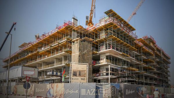 عزيزي للتطوير العقاري تُعلن عن إنجاز 18% من أعمال البناء في مشروع "واحة الشاطئ II"