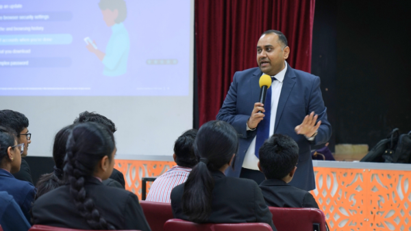 كي بي إم جي في الكويت تطلق حملة "كن آمناً على الإنترنت" لعام 2025 مستهدفة 10,000 طالب في الكويت