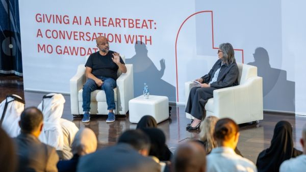 محمد جودت يستكشف العلاقة بين الكتابة والذكاء الاصطناعي والتواصل الإنساني خلال سلسلة محاضرات المدينة التعليمية التابعة لمؤسسة قطر