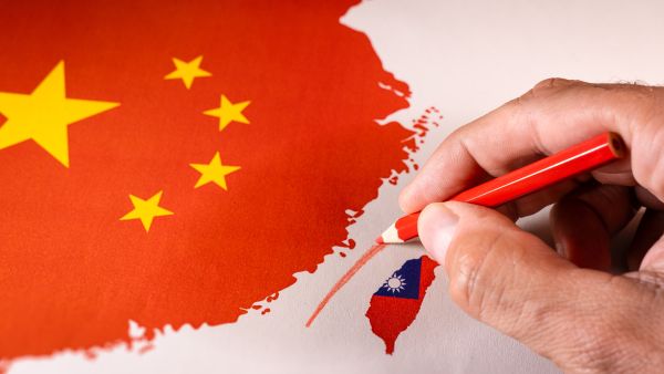 الصين تنفجر غضبا من تصريحات رئيسة وزراء اليابان بشأن تايوان 