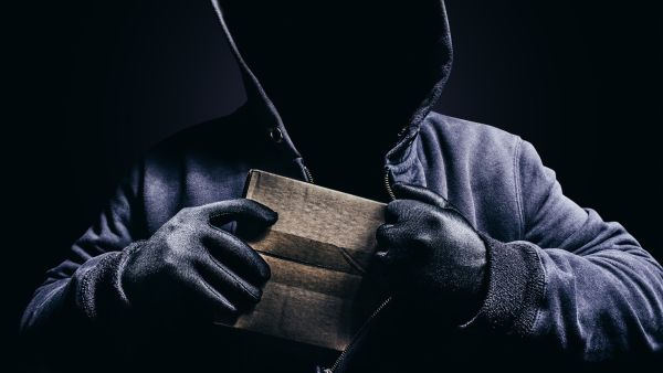 العثور على مغلف مشبوه في مكتب نتنياهو يُشتبه باحتوائه على مادة خطرة