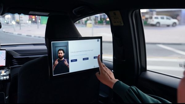 بنك الإمارات دبي الوطني يرسي معياراً جديداً في التوعية بمخاطر الاحتيال من خلال حملة تفاعلية داخل سيارات الأجرة ‎