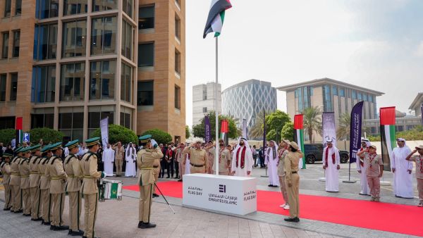"الإمارات الإسلامي" يجدد التزامه الوطني بالاحتفال بيوم العلم الإماراتي 