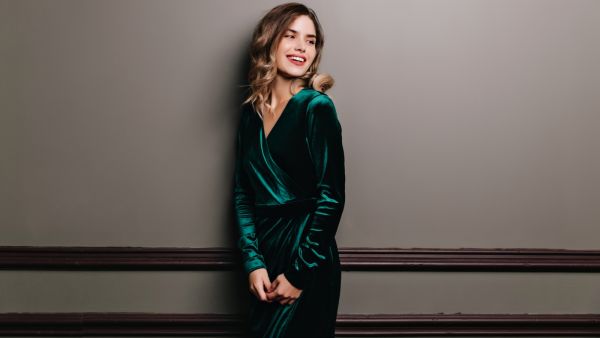 نصائح عند ارتداء المخمل في الكريسماس بشكل فخم