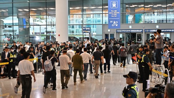 "Mr. Trump is watching you at the airport": Secret ICE unit tracks migrants on domestic flights