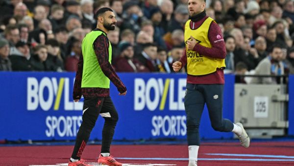 أسطورة إنجلترا يدعم قرار إجلاس نجم ليفربول على الدكة